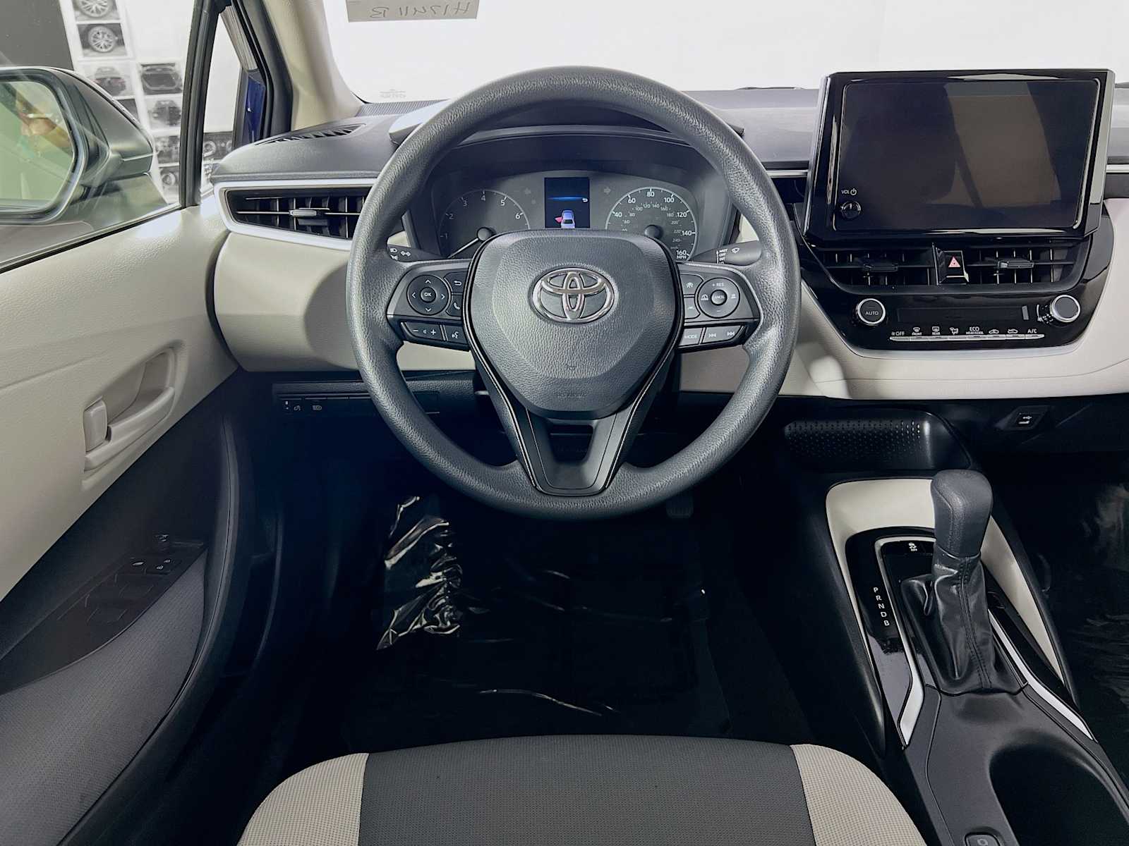 2023 Toyota Corolla LE - Photo 21