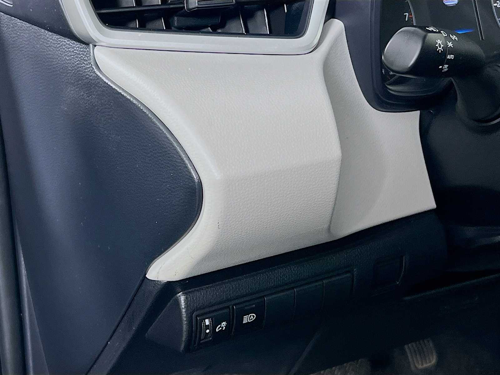 2023 Toyota Corolla LE - Photo 10