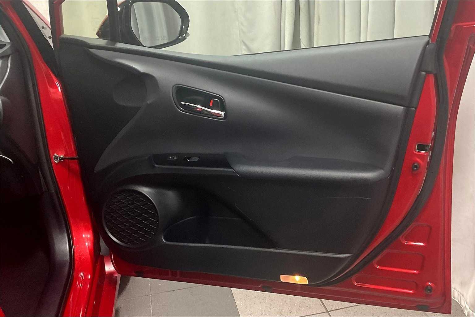 2020 Toyota Prius Prime LE - Photo 12