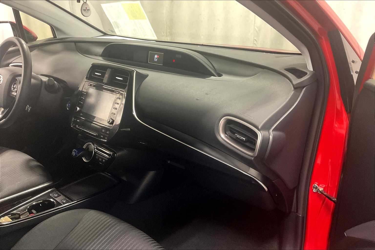 2020 Toyota Prius Prime LE - Photo 13