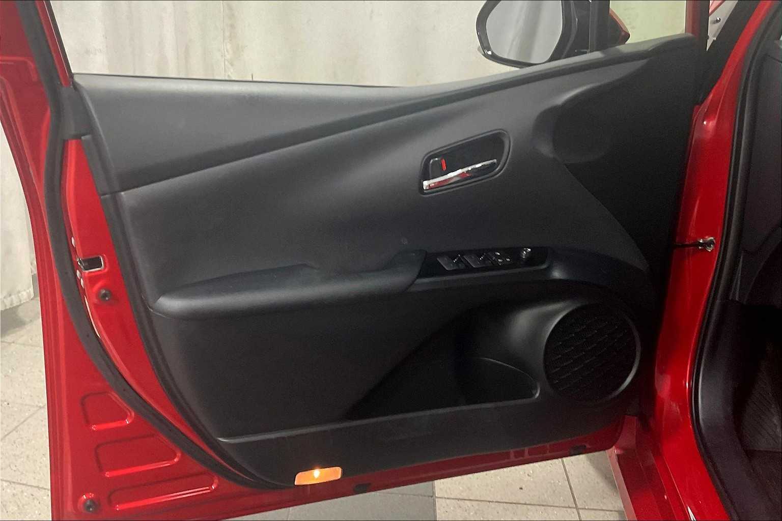 2020 Toyota Prius Prime LE - Photo 9