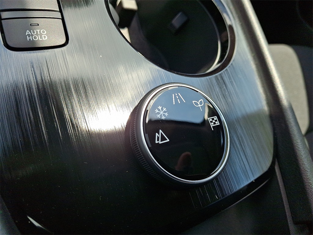 2025 Nissan Rogue S - Photo 17