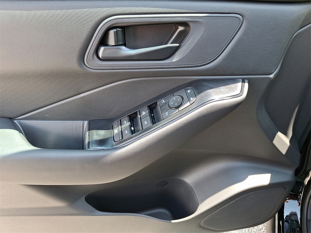 2025 Nissan Rogue S - Photo 8