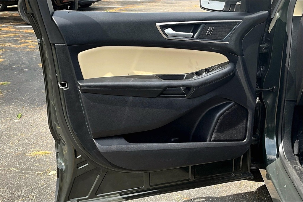 2022 Ford Edge SEL - Photo 9