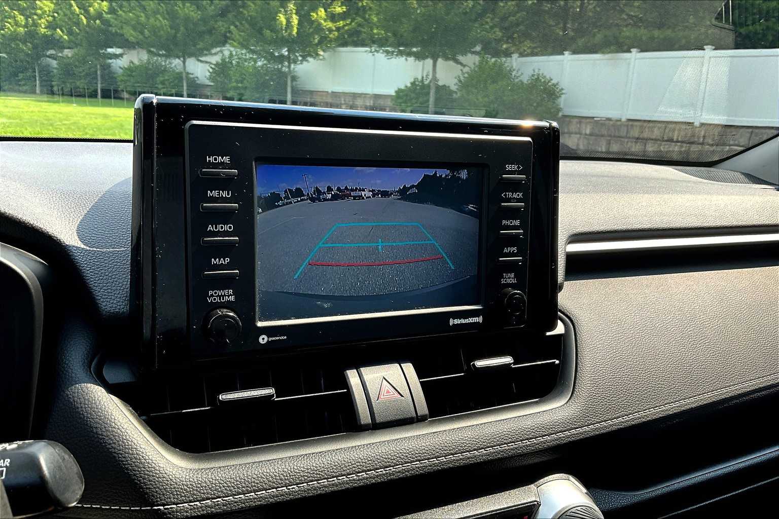 2022 Toyota RAV4 LE - Photo 19