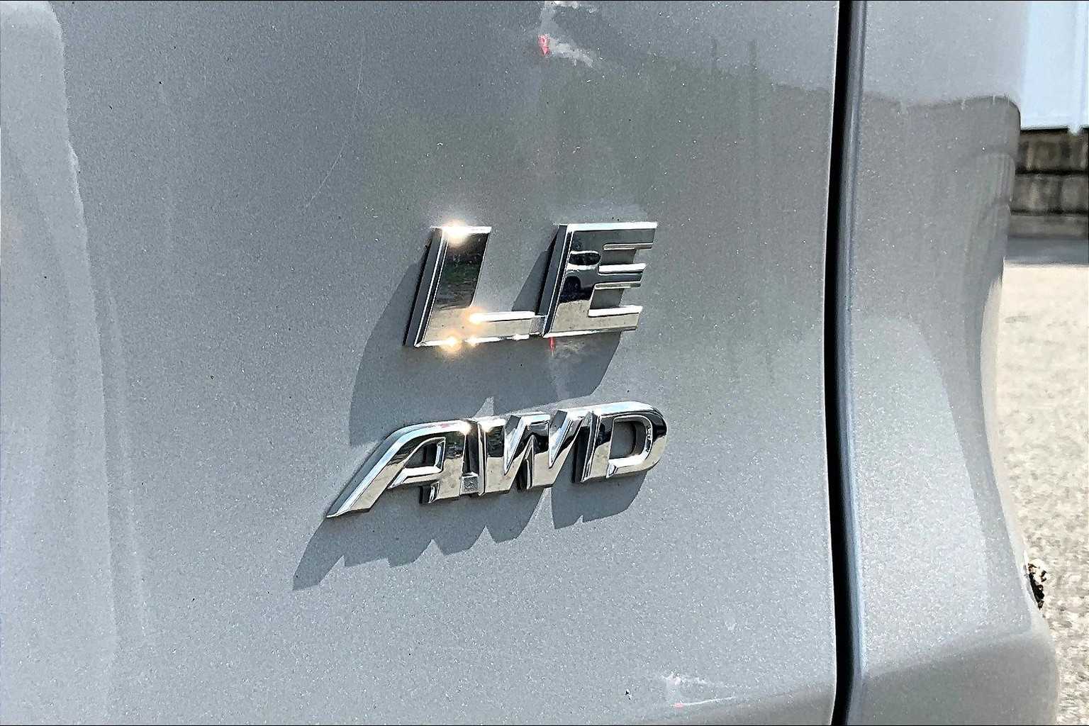 2022 Toyota RAV4 LE - Photo 29