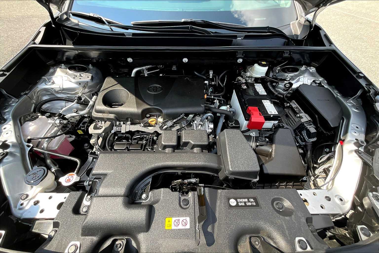 2022 Toyota RAV4 LE - Photo 30