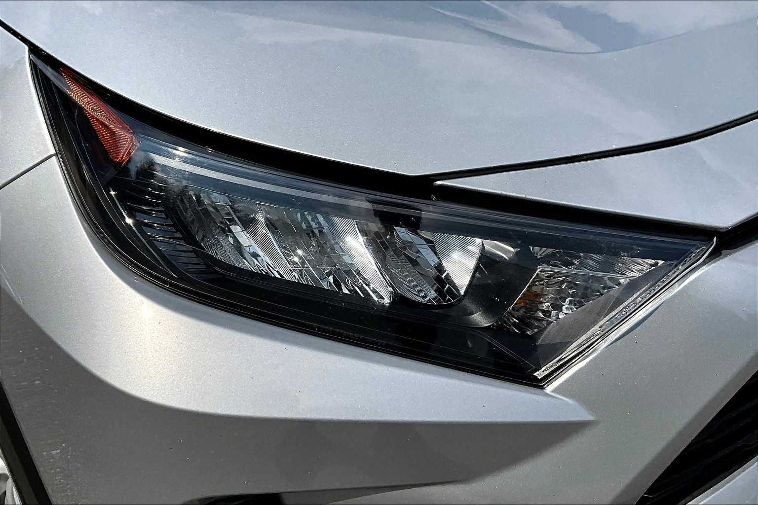2022 Toyota RAV4 LE - Photo 33