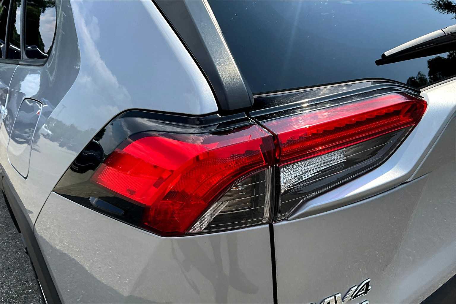 2022 Toyota RAV4 LE - Photo 34