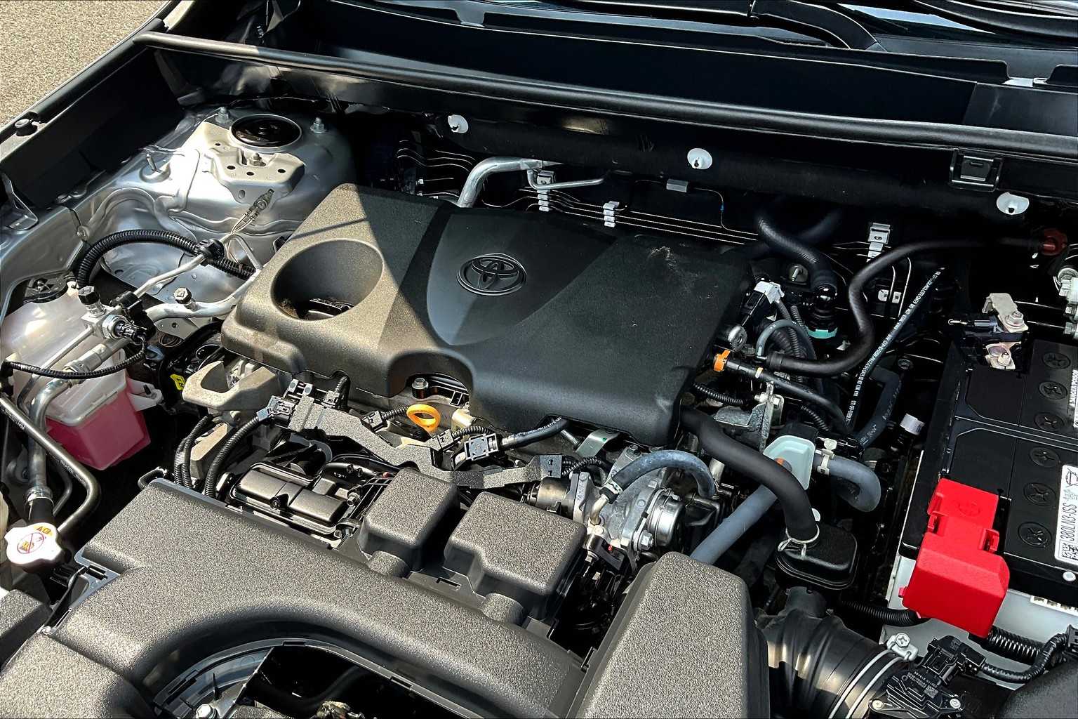 2022 Toyota RAV4 LE - Photo 35