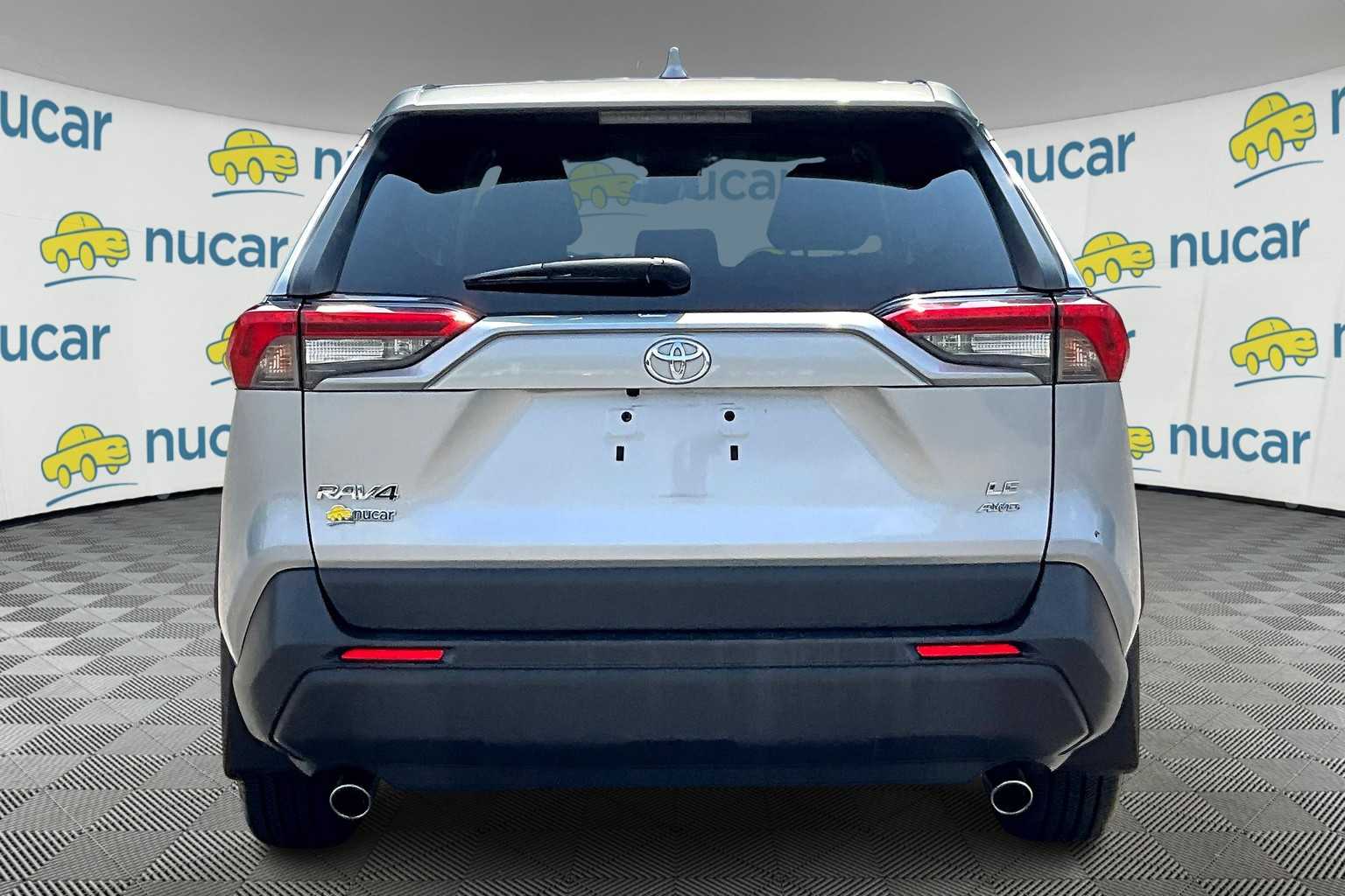2022 Toyota RAV4 LE - Photo 5