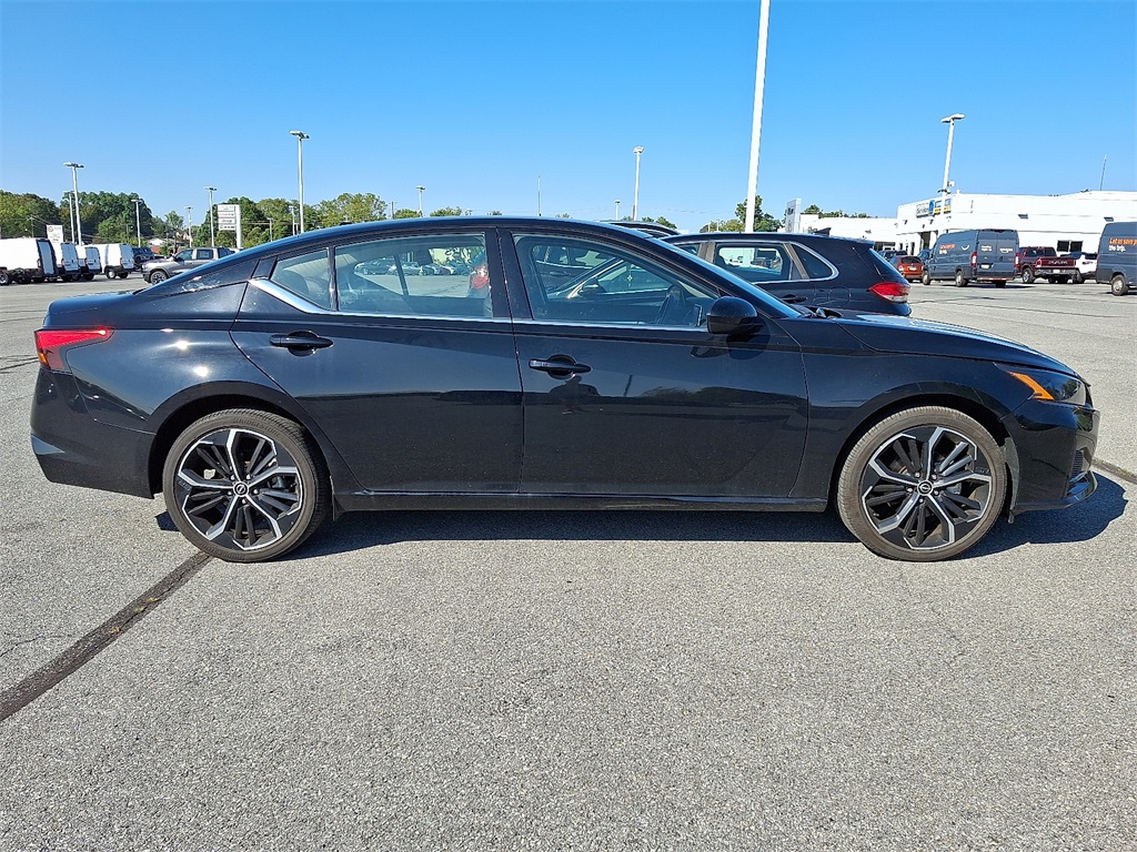 2024 Nissan Altima 2.5 SR - Photo 7
