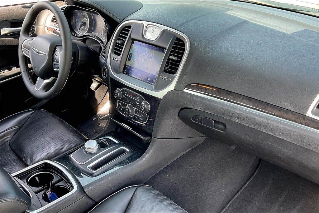 2022 Chrysler 300 Touring - Photo 13