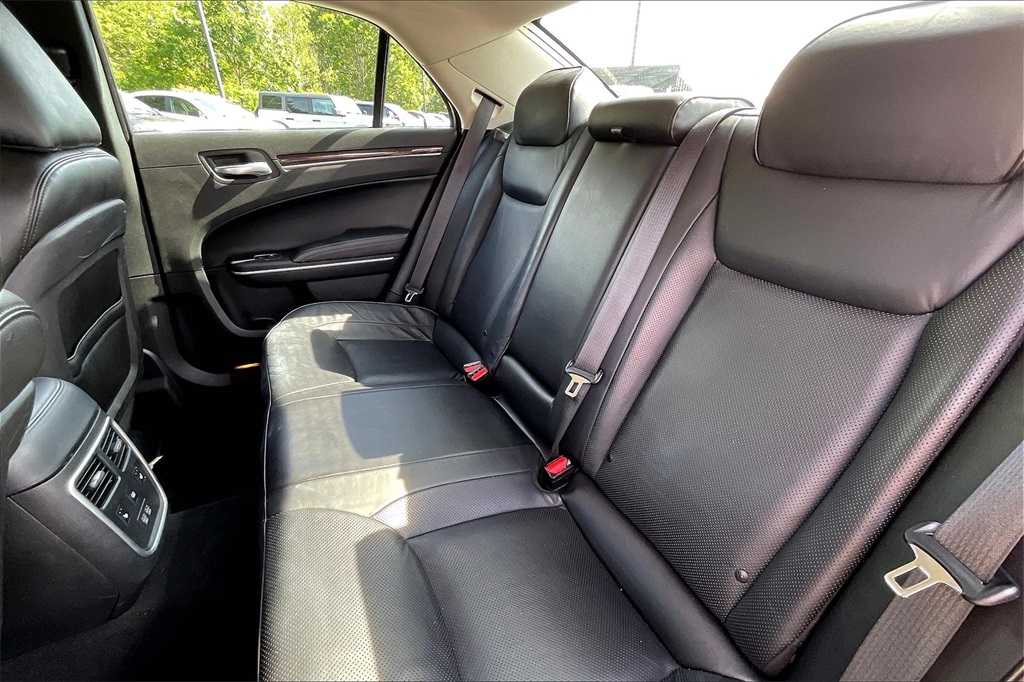 2022 Chrysler 300 Touring - Photo 14