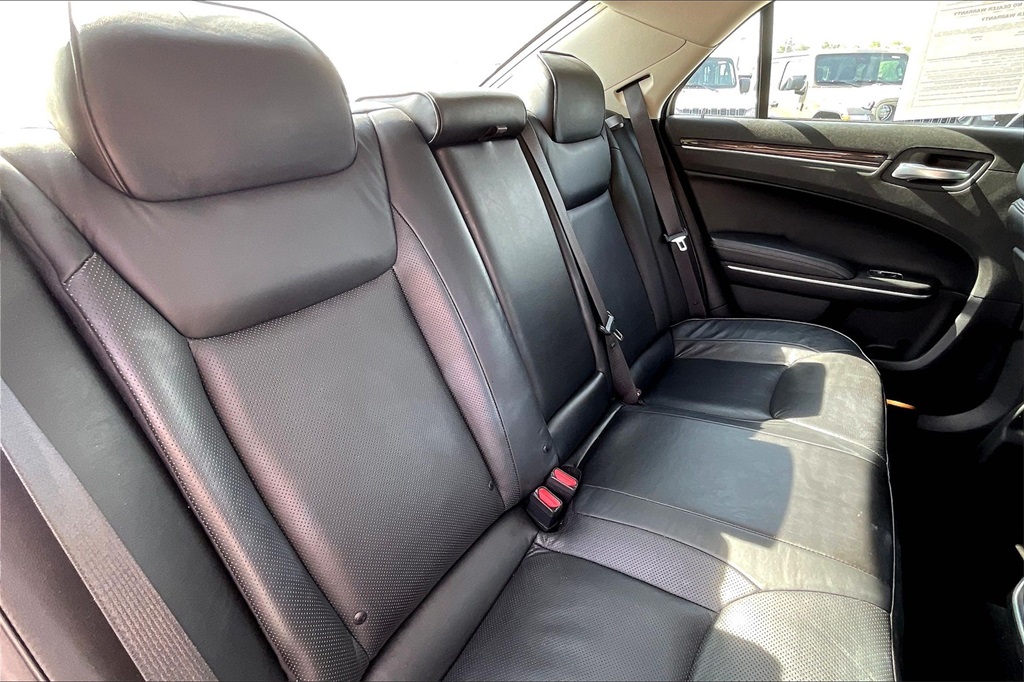 2022 Chrysler 300 Touring - Photo 15
