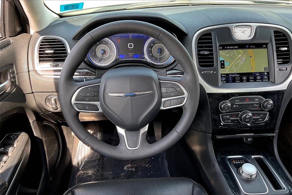 2022 Chrysler 300 Touring - Photo 16