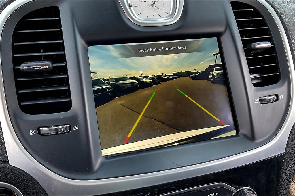 2022 Chrysler 300 Touring - Photo 18