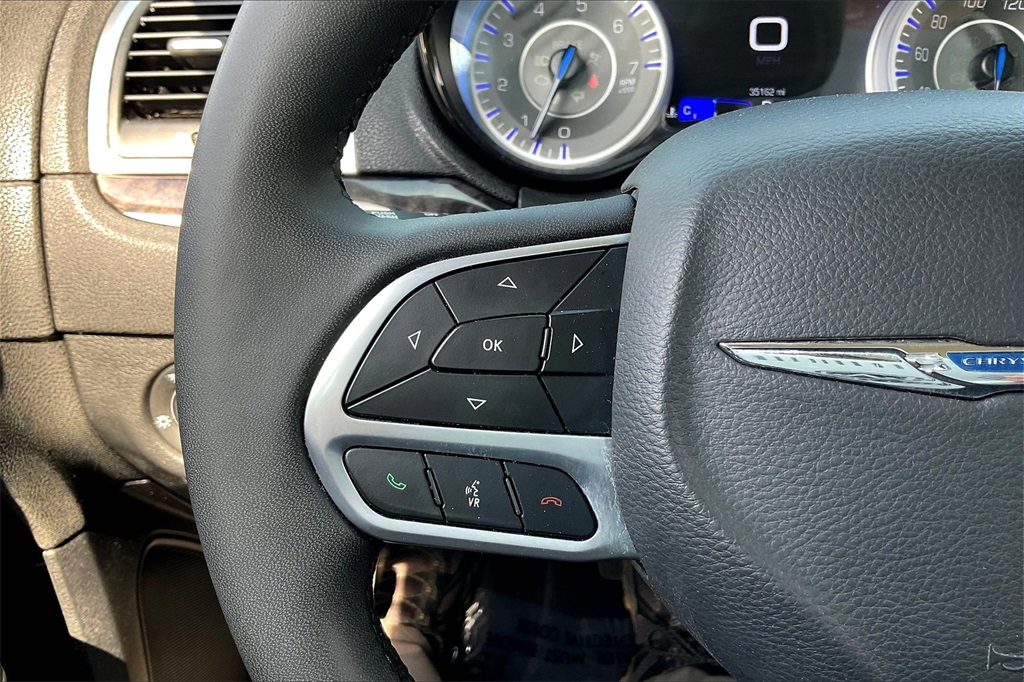 2022 Chrysler 300 Touring - Photo 21
