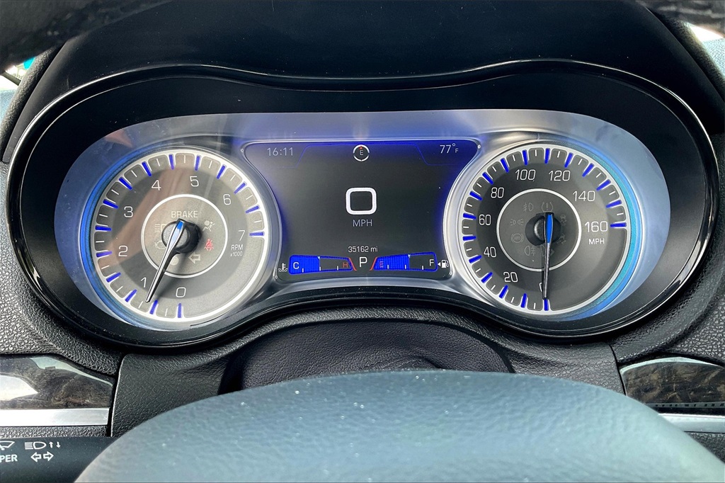 2022 Chrysler 300 Touring - Photo 23