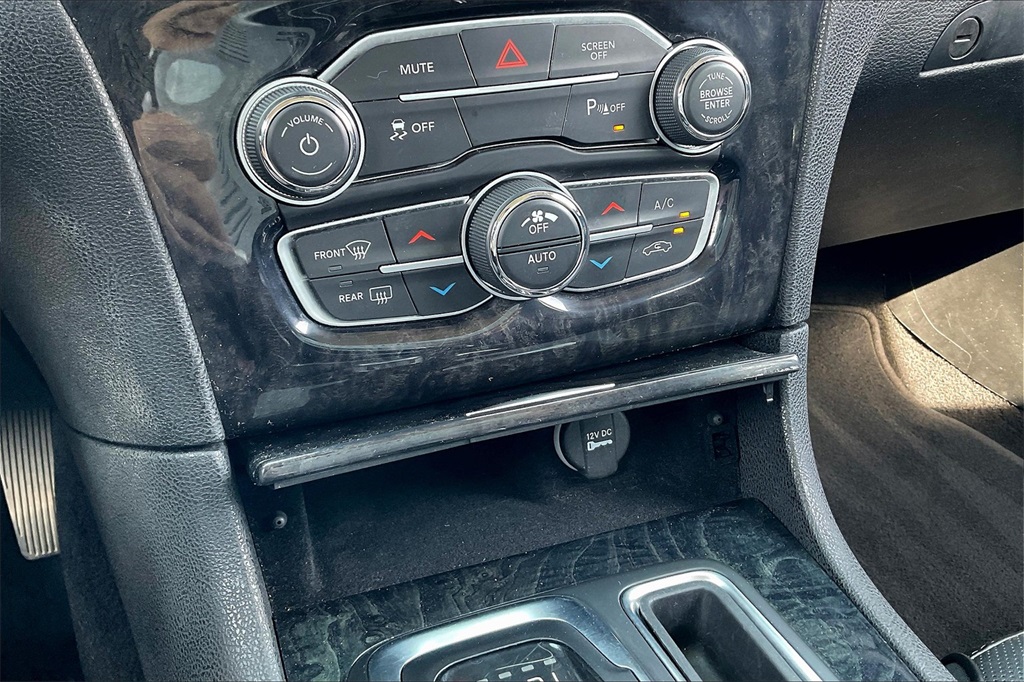 2022 Chrysler 300 Touring - Photo 24