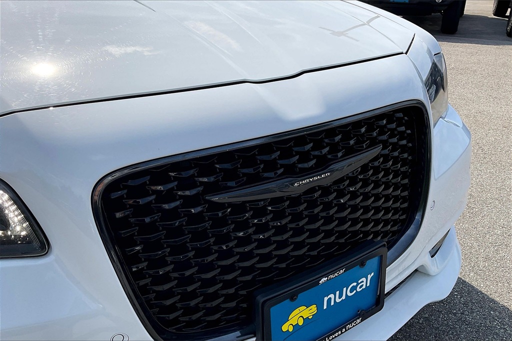 2022 Chrysler 300 Touring - Photo 29