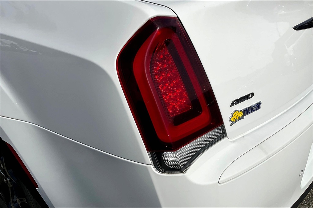 2022 Chrysler 300 Touring - Photo 31