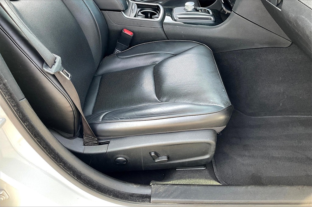 2022 Chrysler 300 Touring - Photo 35