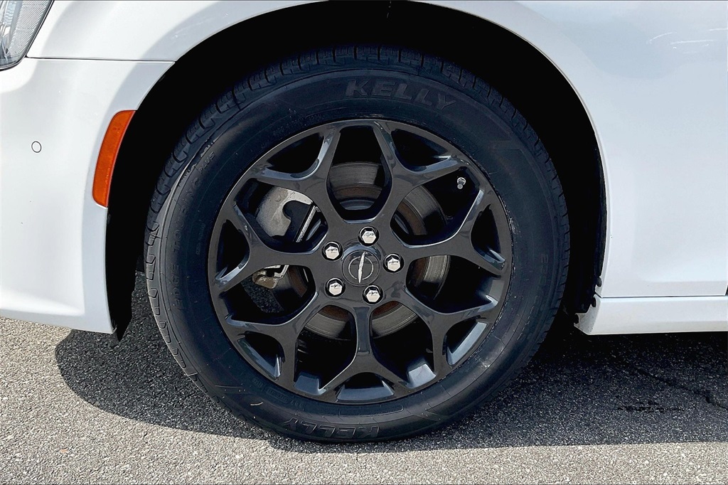 2022 Chrysler 300 Touring - Photo 7