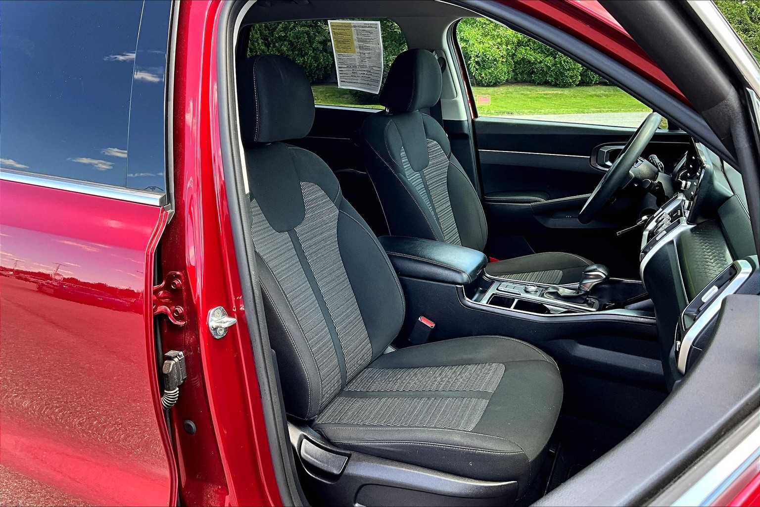 2021 Kia Sorento LX - Photo 11