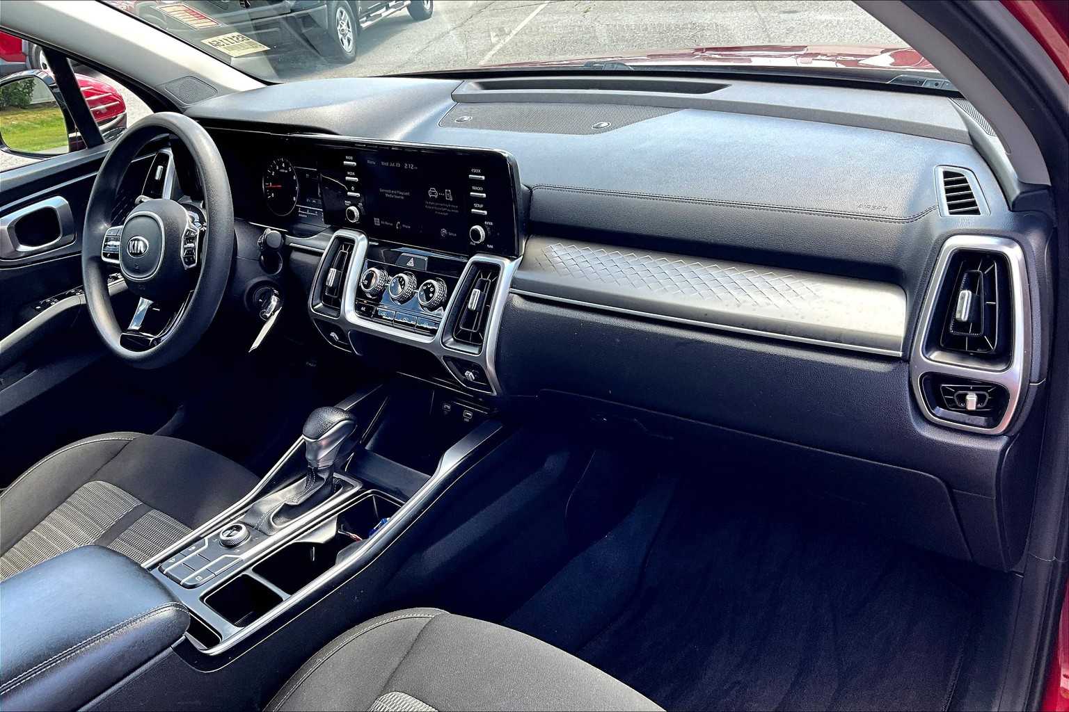 2021 Kia Sorento LX - Photo 14