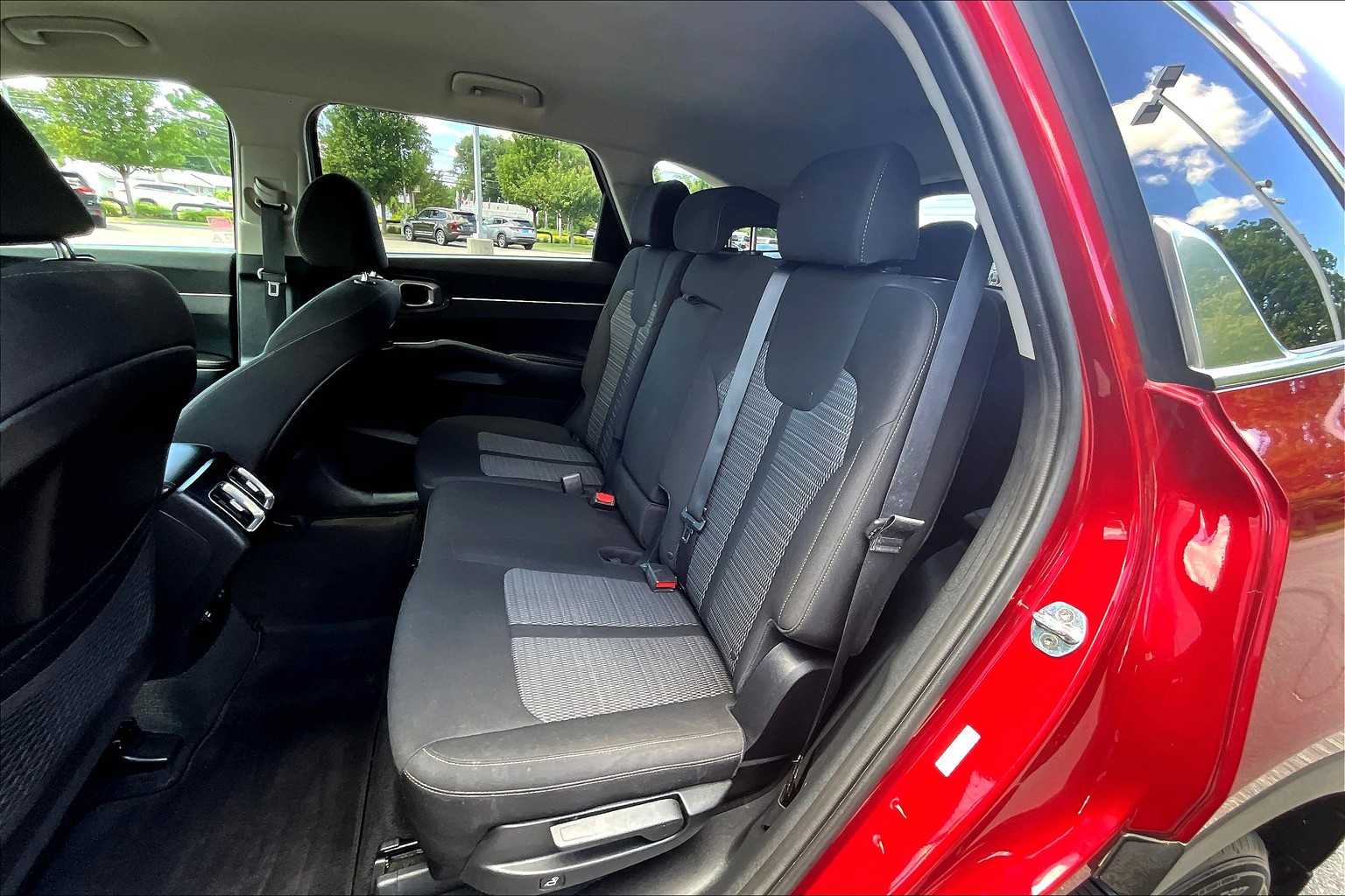2021 Kia Sorento LX - Photo 15