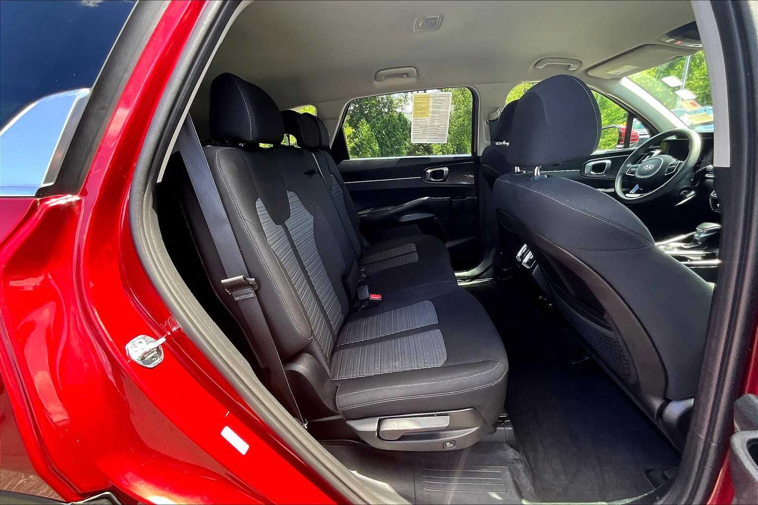 2021 Kia Sorento LX - Photo 16