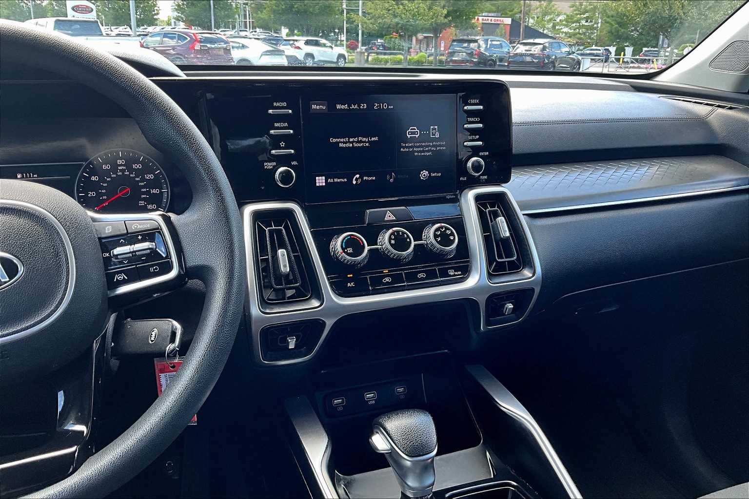 2021 Kia Sorento LX - Photo 19