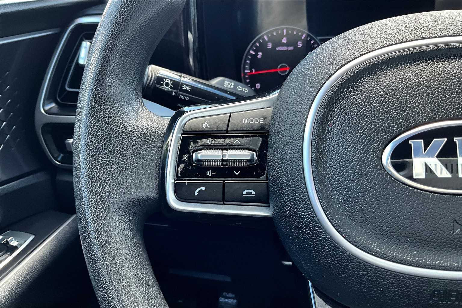 2021 Kia Sorento LX - Photo 24