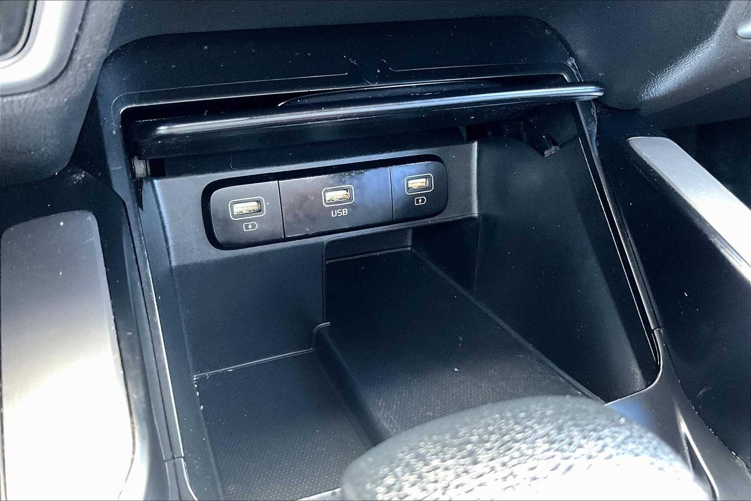 2021 Kia Sorento LX - Photo 28