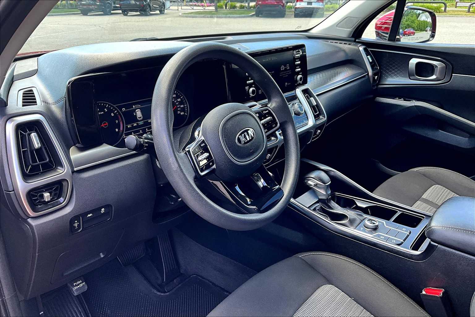2021 Kia Sorento LX - Photo 8