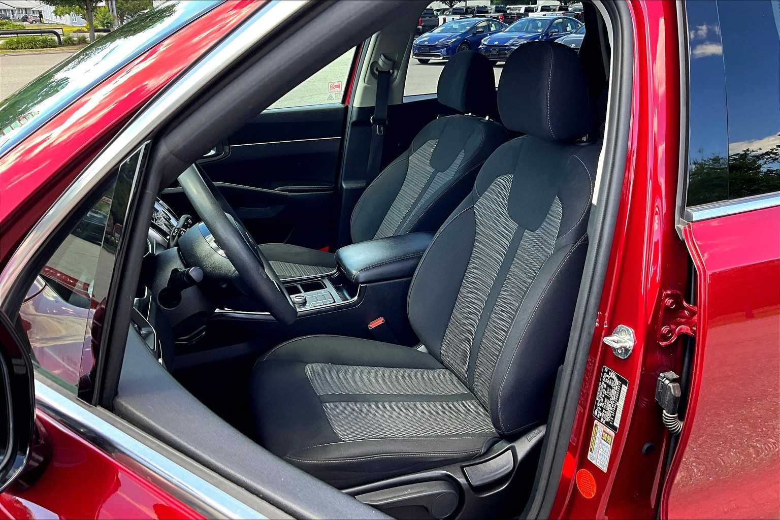 2021 Kia Sorento LX - Photo 10