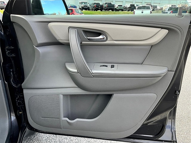 2016 Chevrolet Traverse LS - Photo 12