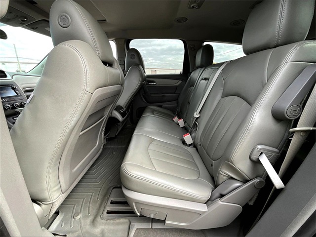 2016 Chevrolet Traverse LS - Photo 14