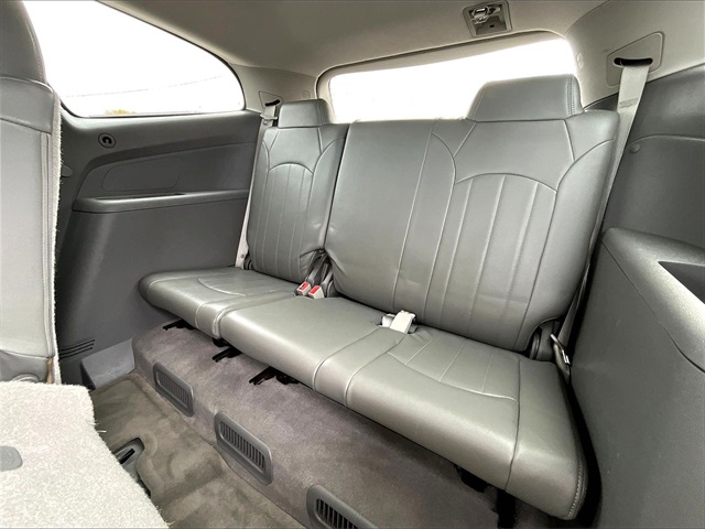 2016 Chevrolet Traverse LS - Photo 16