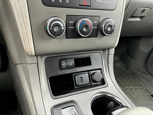 2016 Chevrolet Traverse LS - Photo 24