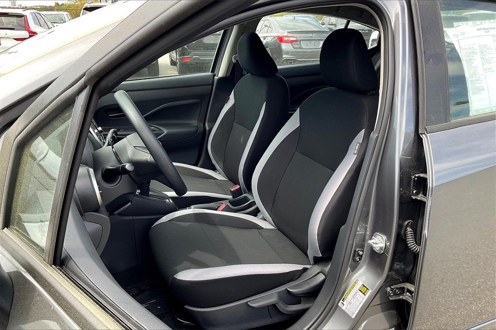 2025 Nissan Versa 1.6 S - Photo 11