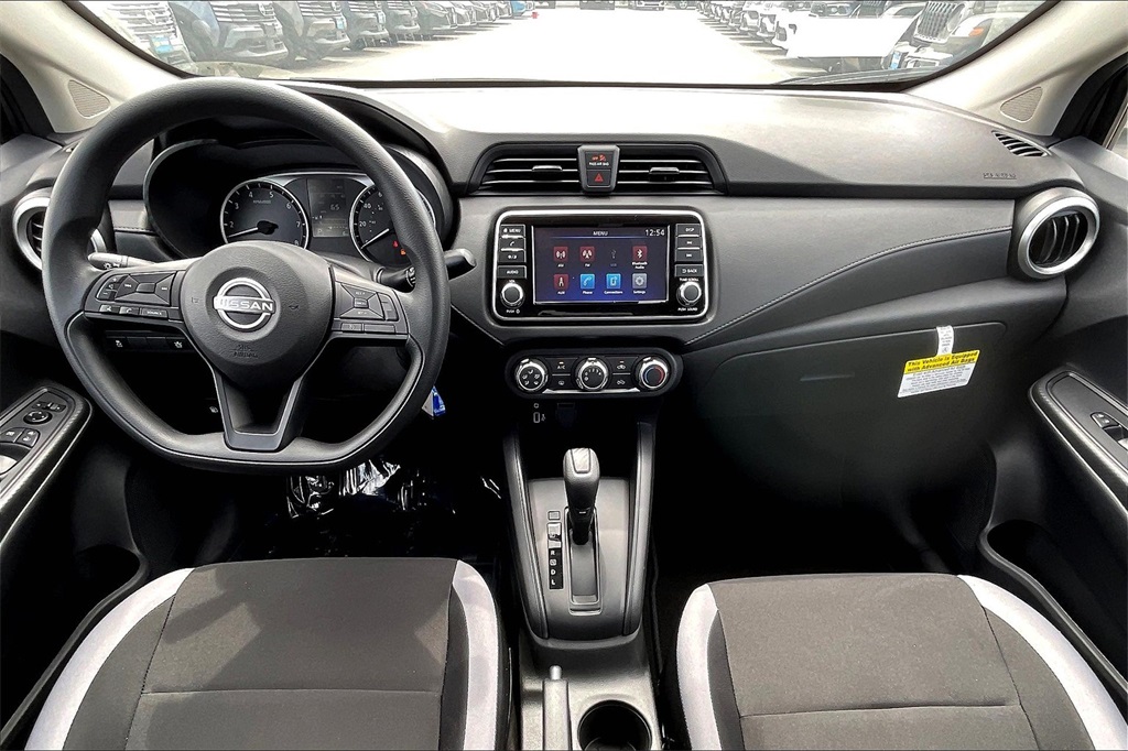 2025 Nissan Versa 1.6 S - Photo 12