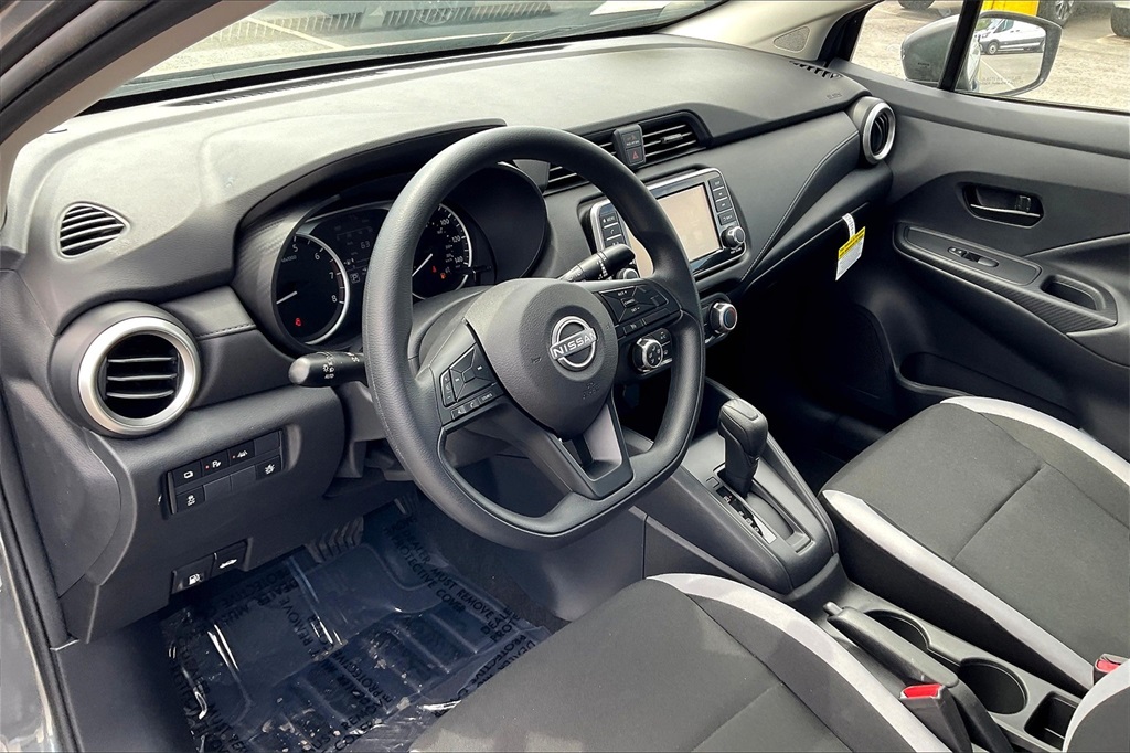 2025 Nissan Versa 1.6 S - Photo 9