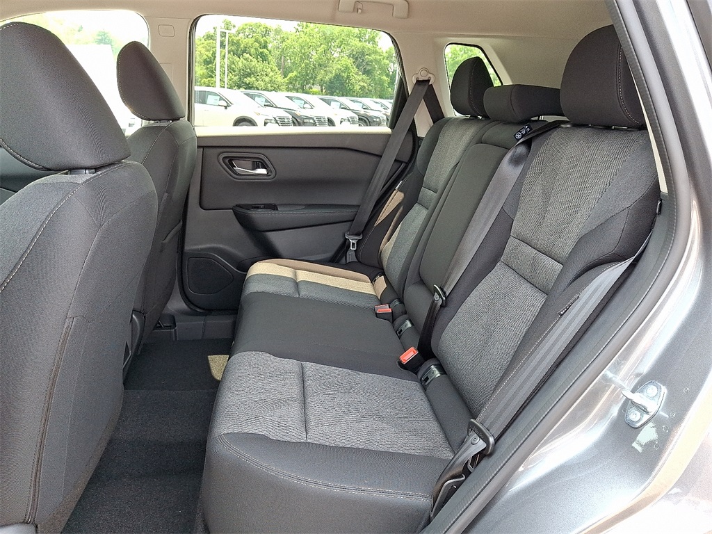 2025 Nissan Rogue SV - Photo 6