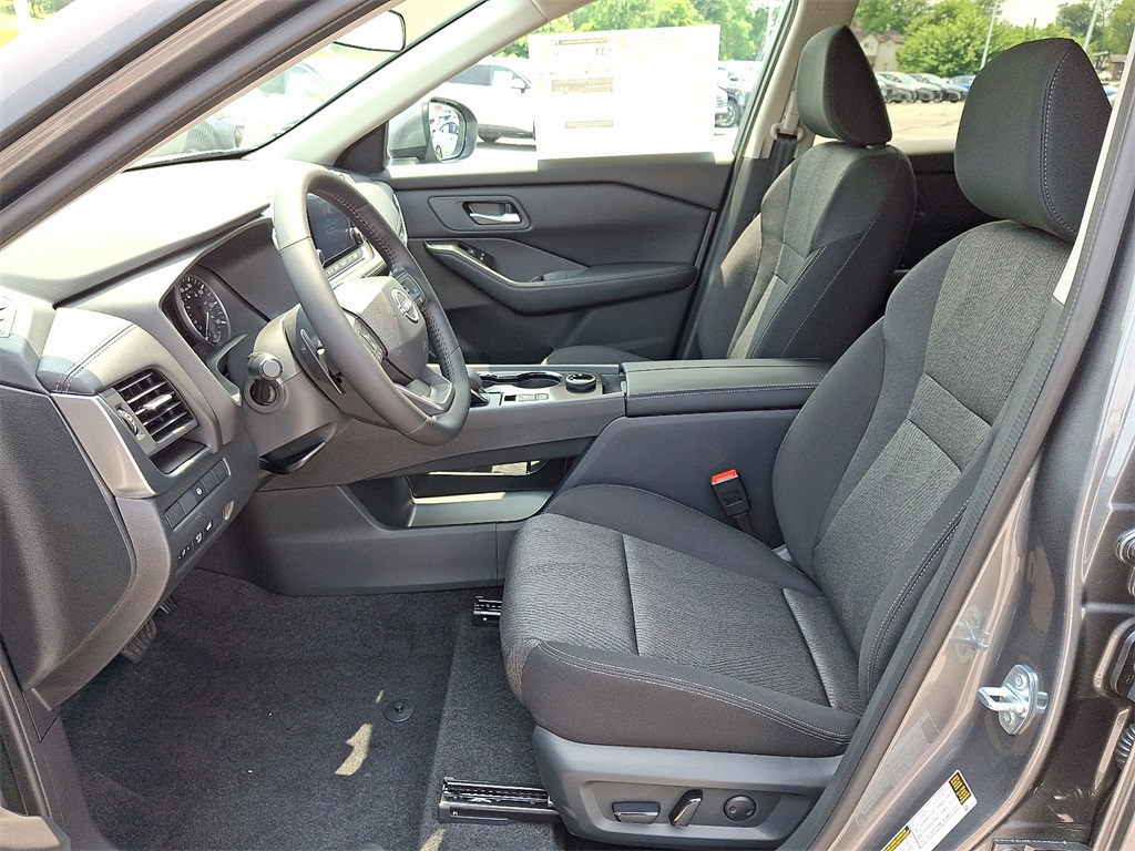 2025 Nissan Rogue SV - Photo 9