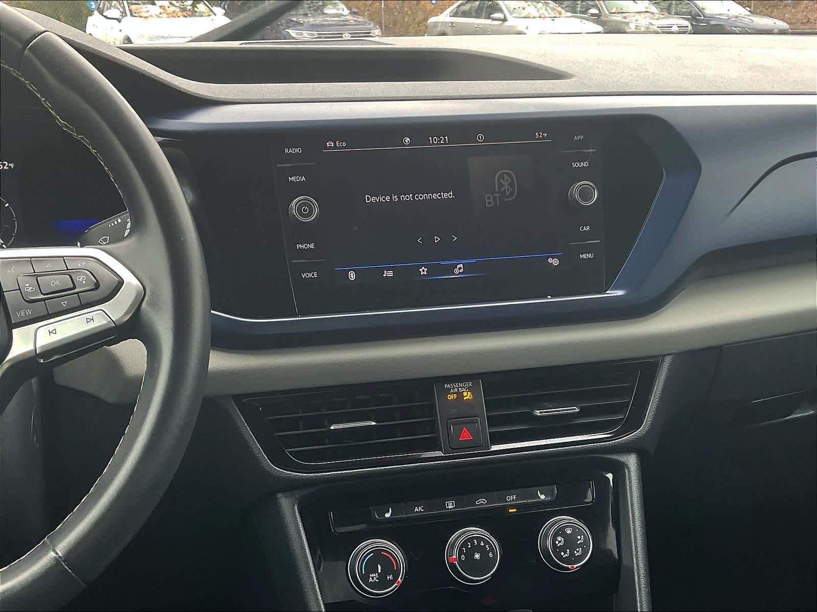 2023 Volkswagen Taos SE - Photo 18