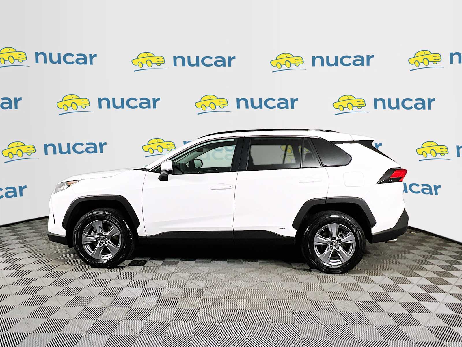 2022 Toyota RAV4 Hybrid LE - Photo 4