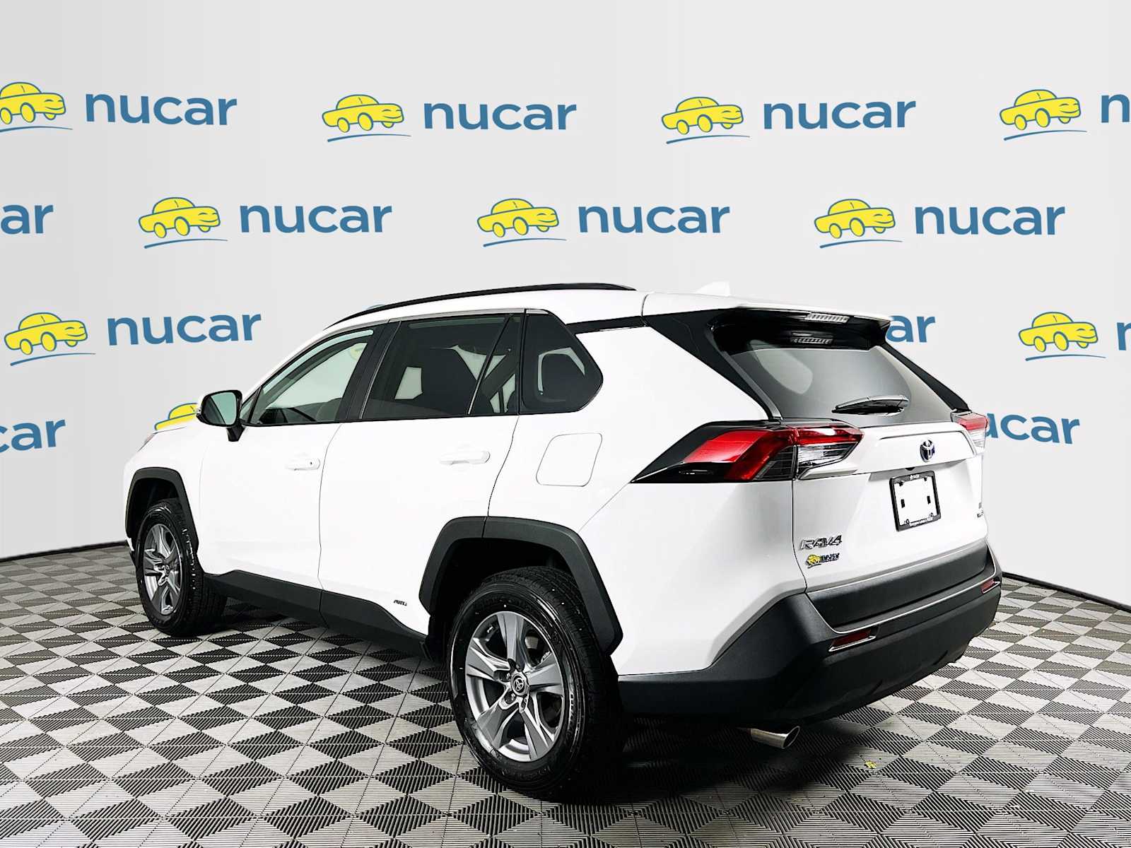 2022 Toyota RAV4 Hybrid LE - Photo 5