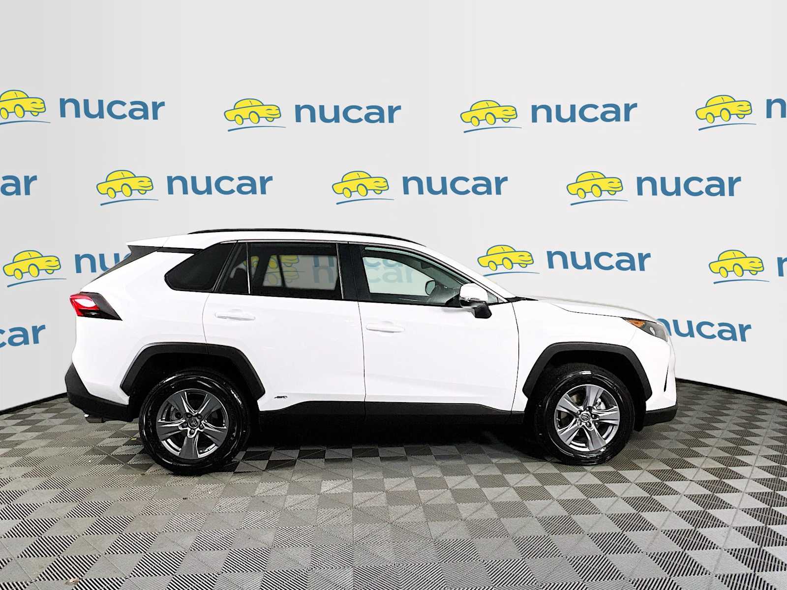 2022 Toyota RAV4 Hybrid LE - Photo 8